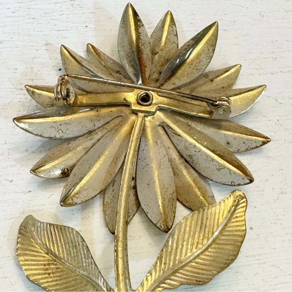 1960s White Enamel Gold Toe Metal Floral Brooch Vintage